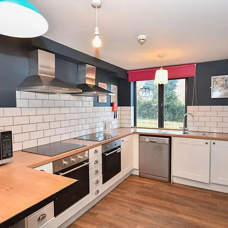 Cosy Budget 2bed Shared Kitchen Лідс