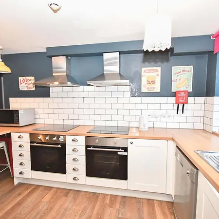 Cosy Budget 2bed Shared Kitchen Apartment