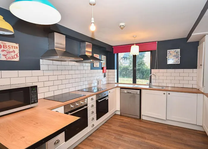 Cosy Budget 2bed Shared Kitchen Лідс