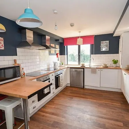 Cosy Budget 2bed Shared Kitchen Appartement *